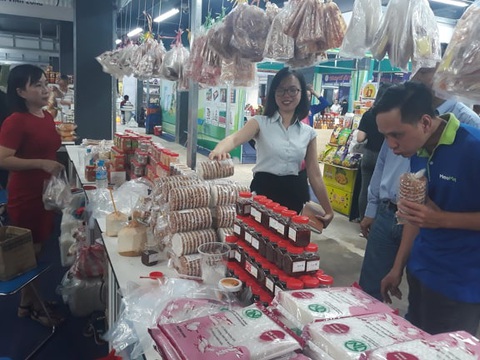 Đặc sản 3 miền tràn về Sài Gòn với 650 gian hàng, 100% mặt hàng giảm giá tẹt ga - Ảnh 9. Đặc sản 3 miền tràn về Sài Gòn với 650 gian hàng, 100% mặt hàng giảm giá tẹt ga - Ảnh 9.