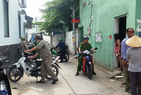 Vợ tạt xăng đốt chồng ở quận Bình Tân - Ảnh 1. Vợ tạt xăng đốt chồng ở quận Bình Tân - Ảnh 1.