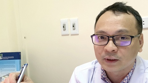 Mổ thức tỉnh: Bác sĩ mổ, bệnh nhân... nói và hát - Ảnh 1. Mổ thức tỉnh: Bác sĩ mổ, bệnh nhân... nói và hát - Ảnh 1.