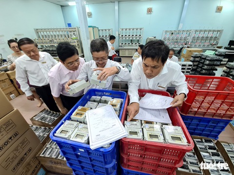 Từ 14.867 kiến nghị về hóa đơn tiền điện, 5 người được trả lại tiền - Ảnh 1. Từ 14.867 kiến nghị về hóa đơn tiền điện, 5 người được trả lại tiền - Ảnh 1.