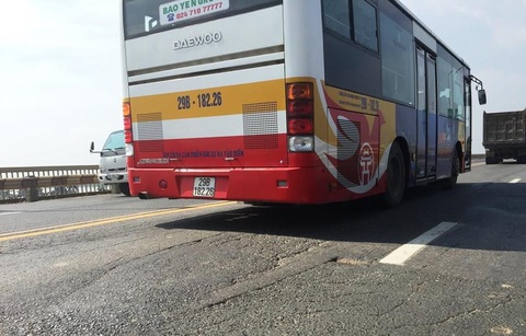 Điều chỉnh lộ trình 16 tuyến buýt để sửa cầu Thăng Long - Ảnh 1. Điều chỉnh lộ trình 16 tuyến buýt để sửa cầu Thăng Long - Ảnh 1.