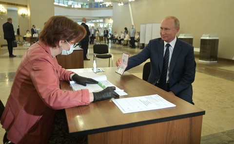 Dân Nga đồng ý sửa hiến pháp, mở đường để ông Putin làm tổng thống đến 2036 - Ảnh 1. Dân Nga đồng ý sửa hiến pháp, mở đường để ông Putin làm tổng thống đến 2036 - Ảnh 1.