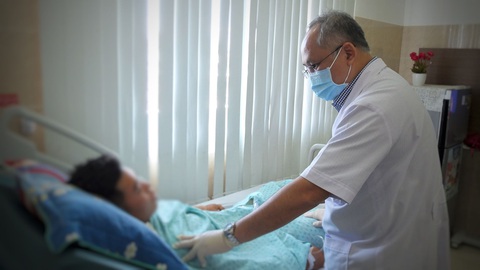 Thanh niên bị hoại tử mất toàn bộ dương vật sau khi cắt bao quy đầu ở phòng khám - Ảnh 1. Thanh niên bị hoại tử mất toàn bộ dương vật sau khi cắt bao quy đầu ở phòng khám - Ảnh 1.