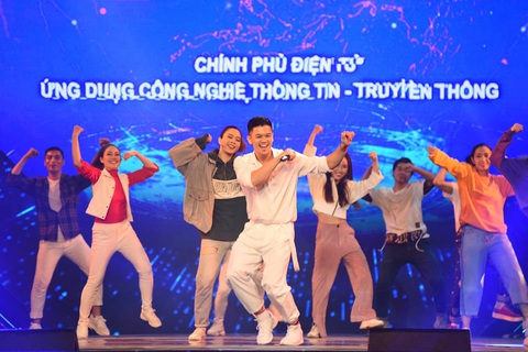 Cẩm Vân, Võ Hạ Trâm hát vì niềm tự hào thành phố mang tên Bác - Ảnh 7. Cẩm Vân, Võ Hạ Trâm hát vì niềm tự hào thành phố mang tên Bác - Ảnh 7.