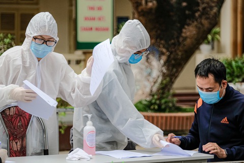 1,4 triệu người đi/đến Đà Nẵng 1 tháng qua, Bộ Y tế yêu cầu các địa phương quyết liệt hơn - Ảnh 1. 1,4 triệu người đi/đến Đà Nẵng 1 tháng qua, Bộ Y tế yêu cầu các địa phương quyết liệt hơn - Ảnh 1.