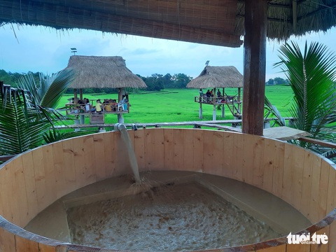 Tự ý mở khu du lịch không phép, kinh doanh ồn ào giữa Buôn Ma Thuột - Ảnh 4. Tự ý mở khu du lịch không phép, kinh doanh ồn ào giữa Buôn Ma Thuột - Ảnh 4.