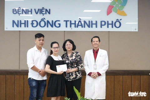 Phó chủ tịch nước thăm hai bé Trúc Nhi - Diệu Nhi: Đây là một ca phẫu thuật rất thần kỳ - Ảnh 5. Phó chủ tịch nước thăm hai bé Trúc Nhi - Diệu Nhi: Đây là một ca phẫu thuật rất thần kỳ - Ảnh 5.
