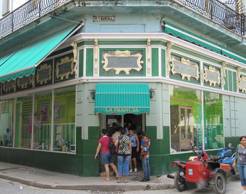 Cuba dỡ bỏ mức thuế 10% đối với đồng USD nhằm thúc đẩy nền kinh tế - Ảnh 1. Cuba dỡ bỏ mức thuế 10% đối với đồng USD nhằm thúc đẩy nền kinh tế - Ảnh 1.