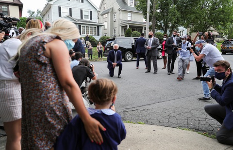 Sợ thua ông Biden, bên ông Trump mua đến 50.000 quảng cáo tranh cử - Ảnh 3. Sợ thua ông Biden, bên ông Trump mua đến 50.000 quảng cáo tranh cử - Ảnh 3.
