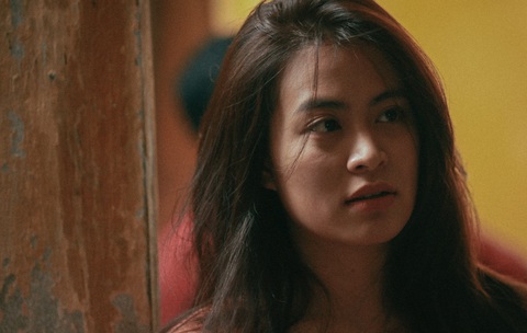 Hoàng Thùy Linh - Mẹ đơn thân, nghi phạm giết người trong Trái tim quái vật - Ảnh 2. Hoàng Thùy Linh - Mẹ đơn thân, nghi phạm giết người trong Trái tim quái vật - Ảnh 2.