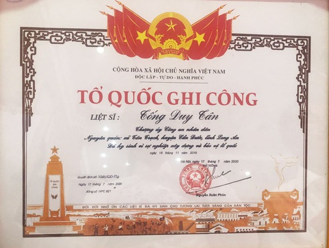 Trung úy công an bị nạn do kẻ trộm ném ớt bột được công nhận liệt sĩ - Ảnh 1. Trung úy công an bị nạn do kẻ trộm ném ớt bột được công nhận liệt sĩ - Ảnh 1.