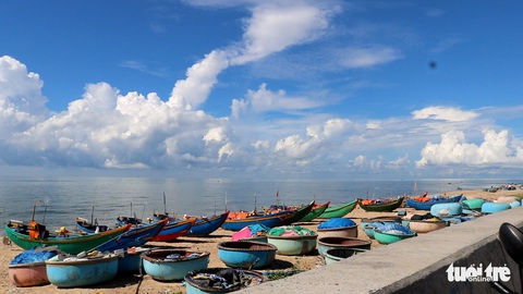 Nhộn nhịp làng chài Phước Hải 100 năm tuổi - Ảnh 2. Nhộn nhịp làng chài Phước Hải 100 năm tuổi - Ảnh 2.