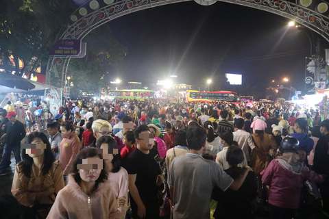 Chỉ hơn một tháng thôi mà! - Ảnh 1. Chỉ hơn một tháng thôi mà! - Ảnh 1.
