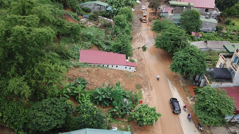Nhà cửa đổ sập, người dân trắng tay sau mưa lũ ở Hà Giang - Ảnh 1. Nhà cửa đổ sập, người dân trắng tay sau mưa lũ ở Hà Giang - Ảnh 1.