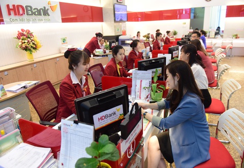 Ngân hàng giảm mạnh phí, khuyến khích thanh toán không tiền mặt - Ảnh 1. Ngân hàng giảm mạnh phí, khuyến khích thanh toán không tiền mặt - Ảnh 1.