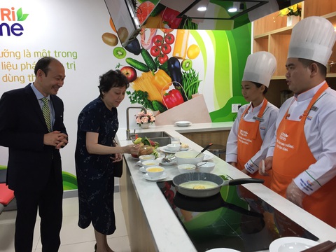 Dinh dưỡng, vận động là vắcxin của sức khỏe - Ảnh 1.