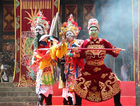 Thêm cơ hội để hát bội đến gần khán giả - Ảnh 4. Thêm cơ hội để hát bội đến gần khán giả - Ảnh 4.