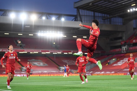 Liverpool thắng đậm Chelsea trong ngày nâng cúp vô địch - Ảnh 2. Liverpool thắng đậm Chelsea trong ngày nâng cúp vô địch - Ảnh 2.
