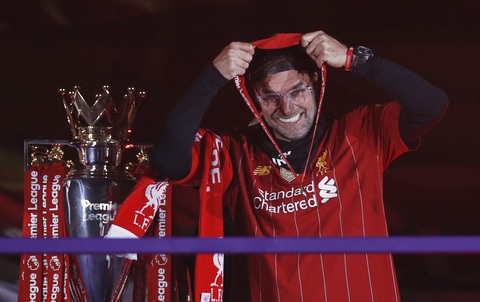 Liverpool giơ cao cúp vô địch Premier League sau 30 năm chờ đợi - Ảnh 1. Liverpool giơ cao cúp vô địch Premier League sau 30 năm chờ đợi - Ảnh 1.