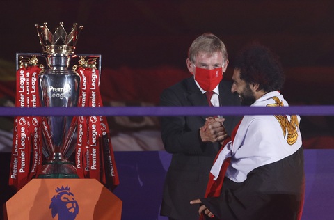 Liverpool giơ cao cúp vô địch Premier League sau 30 năm chờ đợi - Ảnh 3. Liverpool giơ cao cúp vô địch Premier League sau 30 năm chờ đợi - Ảnh 3.