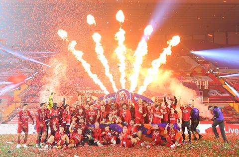 Liverpool giơ cao cúp vô địch Premier League sau 30 năm chờ đợi - Ảnh 7. Liverpool giơ cao cúp vô địch Premier League sau 30 năm chờ đợi - Ảnh 7.