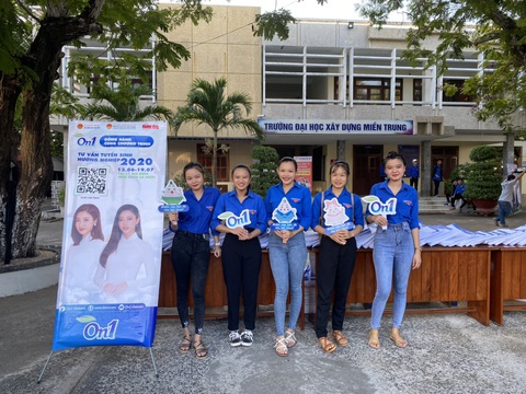 On1 trao tặng 120.000 ‘combo sạch khuẩn’ cho chương trình tư vấn tuyển sinh - hướng nghiệp 2020 - Ảnh 2. On1 trao tặng 120.000 ‘combo sạch khuẩn’ cho chương trình tư vấn tuyển sinh - hướng nghiệp 2020 - Ảnh 2.