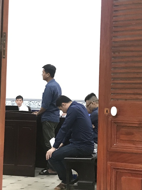 Buôn lậu hàng trăm container hàng, nhóm cán bộ hải quan Cảng Sài Gòn hầu tòa - Ảnh 1. Buôn lậu hàng trăm container hàng, nhóm cán bộ hải quan Cảng Sài Gòn hầu tòa - Ảnh 1.