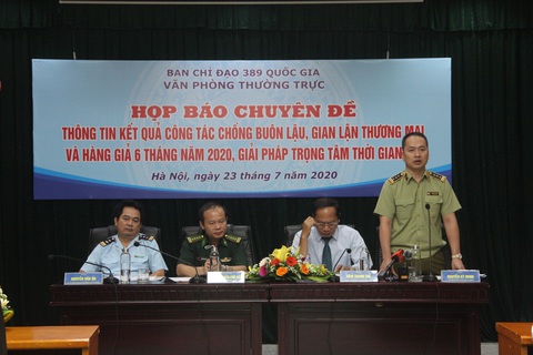COVID-19 khiến buôn bán hàng giả, hàng nhái phức tạp - Ảnh 1. COVID-19 khiến buôn bán hàng giả, hàng nhái phức tạp - Ảnh 1.