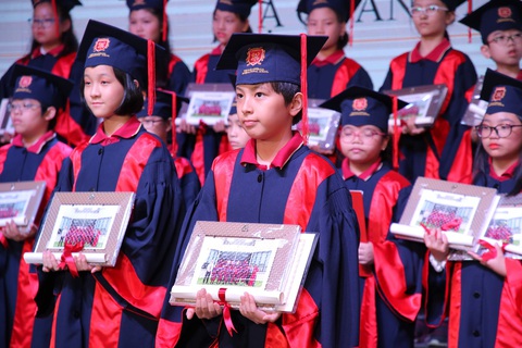 14 học sinh VAS đoạt học bổng du học tại Mỹ, Anh và Hà Lan - Ảnh 2. 14 học sinh VAS đoạt học bổng du học tại Mỹ, Anh và Hà Lan - Ảnh 2.