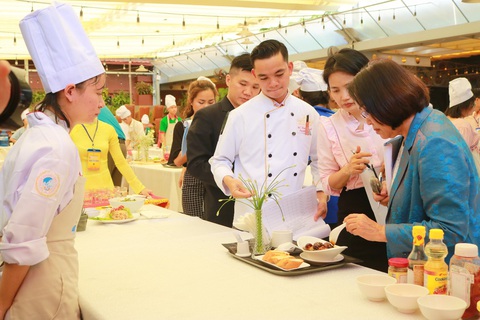 SIU chú trọng đào tạo kỹ năng thực tế cho sinh viên quản trị nhà hàng - khách sạn - Ảnh 4. SIU chú trọng đào tạo kỹ năng thực tế cho sinh viên quản trị nhà hàng - khách sạn - Ảnh 4.