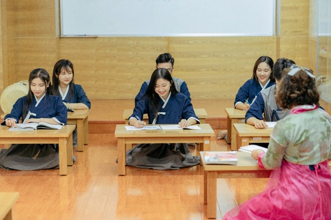 Trường Đại học Văn Hiến hỗ trợ học phí cho Tân Sinh viên - Ảnh 4. Trường Đại học Văn Hiến hỗ trợ học phí cho Tân Sinh viên - Ảnh 4.