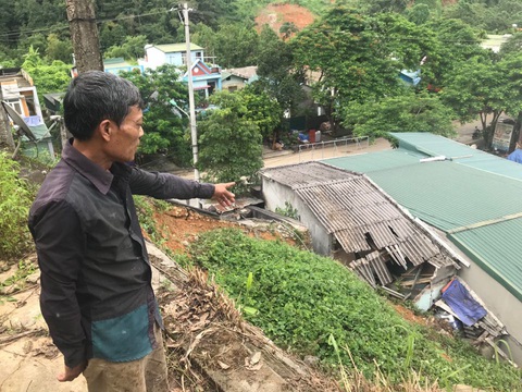 Hàng xóm bất lực nhìn hai mẹ kêu cứu trong căn nhà bị sập ở Hà Giang - Ảnh 1. Hàng xóm bất lực nhìn hai mẹ kêu cứu trong căn nhà bị sập ở Hà Giang - Ảnh 1.