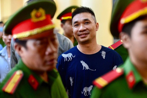 Trùm ma túy Văn Kính Dương xin lỗi con gái và người tình trước tòa - Ảnh 1. Trùm ma túy Văn Kính Dương xin lỗi con gái và người tình trước tòa - Ảnh 1.