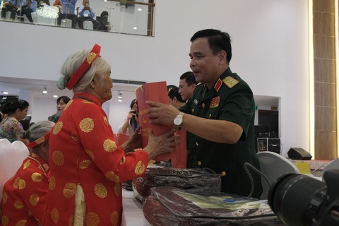 Vì dân vì nước, đi mấy năm con về - Ảnh 3. Vì dân vì nước, đi mấy năm con về - Ảnh 3.