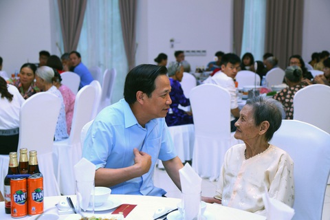 Lần đầu tiên, 300 Mẹ Việt Nam anh hùng gặp nhau tại Hà Nội - Ảnh 2. Lần đầu tiên, 300 Mẹ Việt Nam anh hùng gặp nhau tại Hà Nội - Ảnh 2.