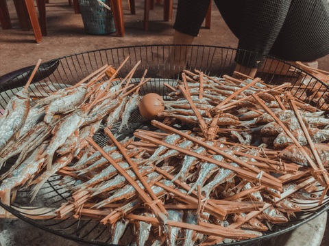 Tôi mê lắm màu áo xanh của hồ Ba Bể - Ảnh 4. Tôi mê lắm màu áo xanh của hồ Ba Bể - Ảnh 4.
