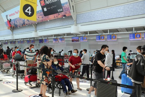 Chuyến bay thứ tư, đưa hơn 340 người Việt từ Canada về nước - Ảnh 1. Chuyến bay thứ tư, đưa hơn 340 người Việt từ Canada về nước - Ảnh 1.