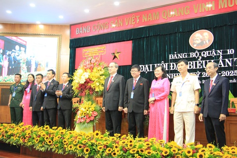 Bí thư Nguyễn Thiện Nhân: Quận 10 mở các khu chuyên doanh phục vụ người Việt là sống được” - Ảnh 2. Bí thư Nguyễn Thiện Nhân: Quận 10 mở các khu chuyên doanh phục vụ người Việt là sống được” - Ảnh 2.