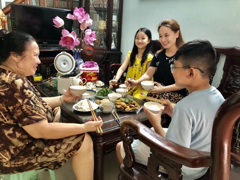 Nhớ cái mâm của mẹ - Ảnh 1. Nhớ cái mâm của mẹ - Ảnh 1.