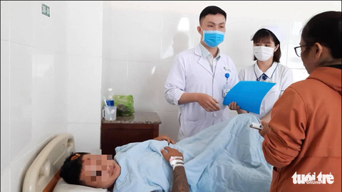 Ba thanh niên bị công an xã đánh nhầm máu me be bét? - Ảnh 2. Ba thanh niên bị công an xã đánh nhầm máu me be bét? - Ảnh 2.