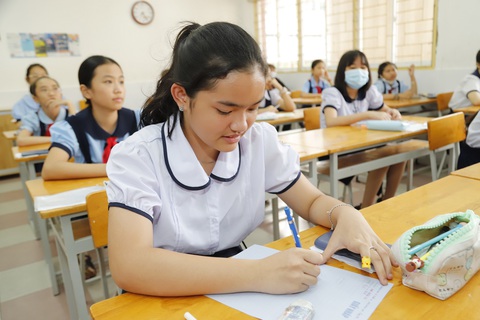 Sáng nay, gần 4.000 học sinh thi vào Trường chuyên Trần Đại Nghĩa - Ảnh 1. Sáng nay, gần 4.000 học sinh thi vào Trường chuyên Trần Đại Nghĩa - Ảnh 1.