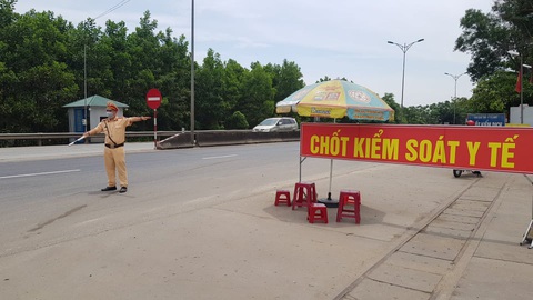 TP.HCM không phải vùng dịch, sao địa phương yêu cầu cách ly người từ TP.HCM về? - Ảnh 1. TP.HCM không phải vùng dịch, sao địa phương yêu cầu cách ly người từ TP.HCM về? - Ảnh 1.