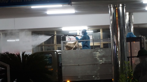 Quân đội phun thuốc khử trùng Bệnh viện Đà Nẵng và Bệnh viện C - Ảnh 6. Quân đội phun thuốc khử trùng Bệnh viện Đà Nẵng và Bệnh viện C - Ảnh 6.