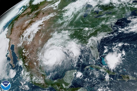 Bão Hanna làm lở đất tại bang Texas, 2 trận bão khác chờ nối đuôi vào Mỹ - Ảnh 1. Bão Hanna làm lở đất tại bang Texas, 2 trận bão khác chờ nối đuôi vào Mỹ - Ảnh 1.