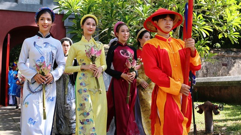 Có đúng là chúa Nguyễn Phúc Khoát khai sinh áo dài Việt Nam? - Ảnh 5. Có đúng là chúa Nguyễn Phúc Khoát khai sinh áo dài Việt Nam? - Ảnh 5.