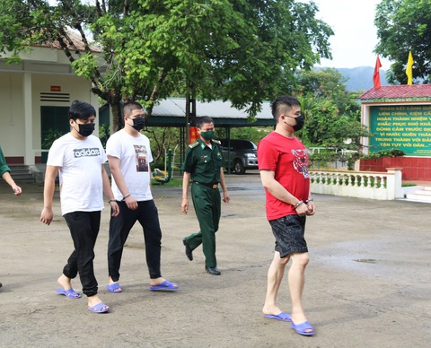 Các nhóm nhập cảnh trái phép như chơi cút bắt với biên phòng Việt Nam - Ảnh 2. Các nhóm nhập cảnh trái phép như chơi cút bắt với biên phòng Việt Nam - Ảnh 2.