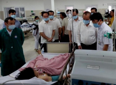 Phó thủ tướng thường trực vào Quảng Bình sau vụ lật xe làm 13 người chết - Ảnh 1. Phó thủ tướng thường trực vào Quảng Bình sau vụ lật xe làm 13 người chết - Ảnh 1.