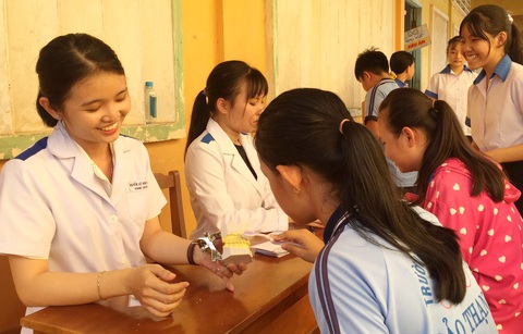 Bí thư thứ nhất Trung ương Đoàn, hoa hậu HHen Niê thăm cựu TNXP, gia đình chính sách - Ảnh 7. Bí thư thứ nhất Trung ương Đoàn, hoa hậu HHen Niê thăm cựu TNXP, gia đình chính sách - Ảnh 7.