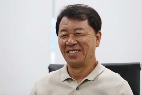 HLV Chung Hae Seong nói báo Hàn viết sai chuyện ông tố CLB TP.HCM chơi xấu - Ảnh 1. HLV Chung Hae Seong nói báo Hàn viết sai chuyện ông tố CLB TP.HCM chơi xấu - Ảnh 1.