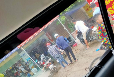 Công bố ảnh 2 nghi phạm nổ súng cướp 900 triệu đồng ở ngân hàng BIDV - Ảnh 2. Công bố ảnh 2 nghi phạm nổ súng cướp 900 triệu đồng ở ngân hàng BIDV - Ảnh 2.
